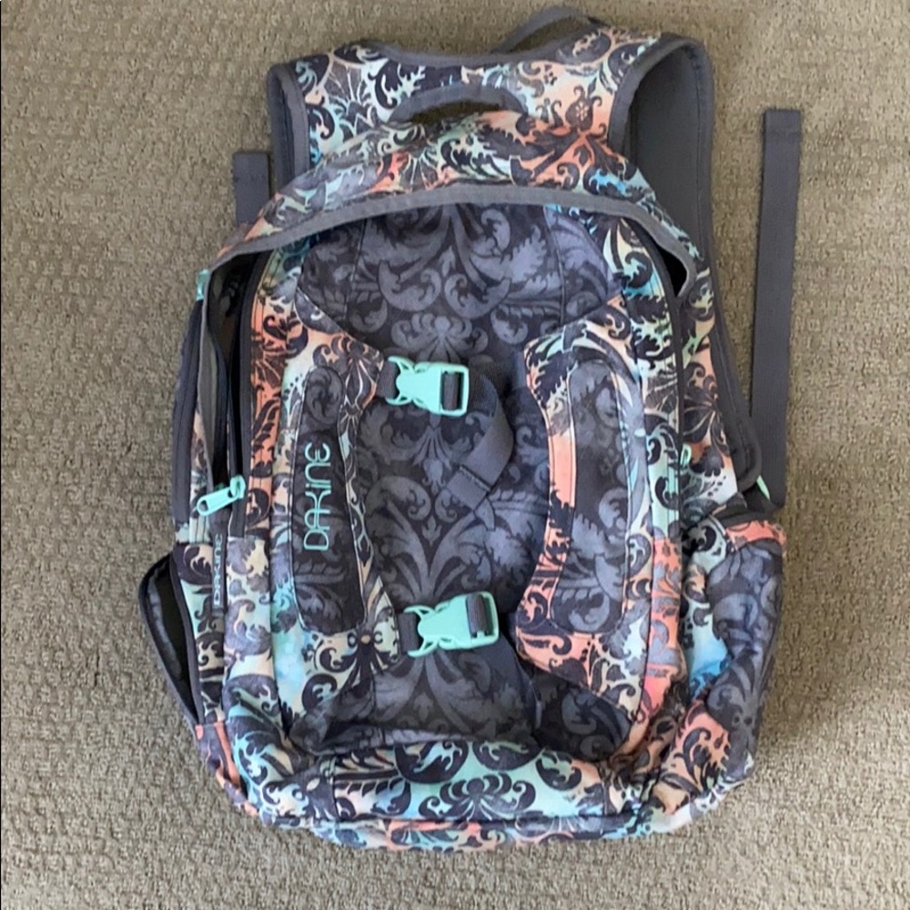 Dakine “girls mission” backpack
